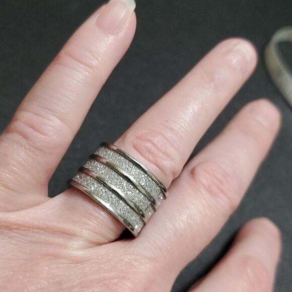 Silver tone sparkly ring size 6 - Picture 2 of 8
